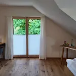 Scherauer Hof Bed & Breakfast 3*